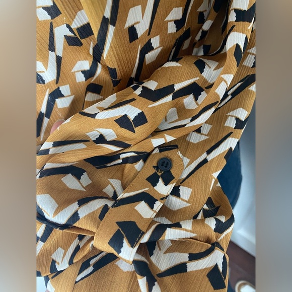 PLEIONE NWOT L Stylish Gold Brown Carmel Abstract Patterned Women's Top - Picture 9 of 13